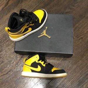 Jordan 1 mids